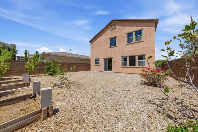 Building Photo - Mountains Edge Gem with Loft, Den & Upgraded Kitchen