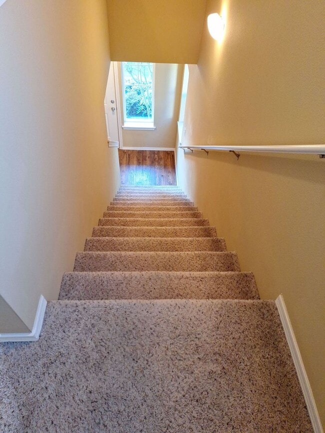 Building Photo - Central Valley Area - 2 Story Home (3Bed, 2.5 Bath)