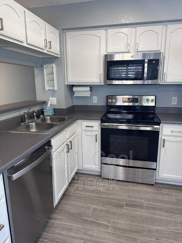 Building Photo - 13900 Lake Song Ln