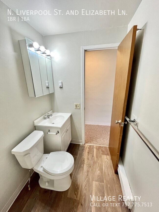 Building Photo - 35 N Liverpool St