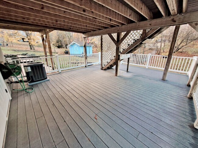 Building Photo - 417 Debbi Ct
