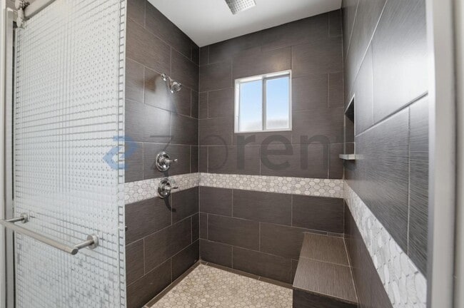 Building Photo - Unit A