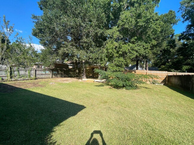 Building Photo - MOVE IN SPECIAL - 2 WEEKS FREE RENT - 3BR ...