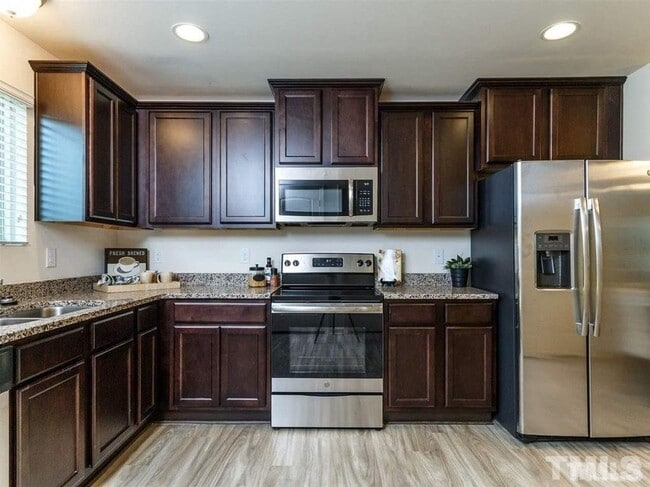 Building Photo - 3290 Ivy Wood Ln