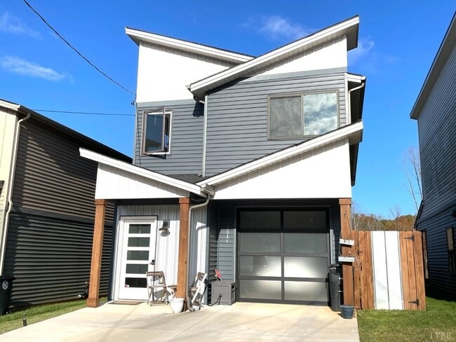 Building Photo - 3046 Fulton St