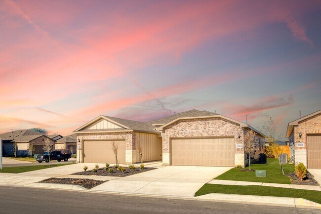 Building Photo - Luxury Duplex Near Randolph and Ft. Sam