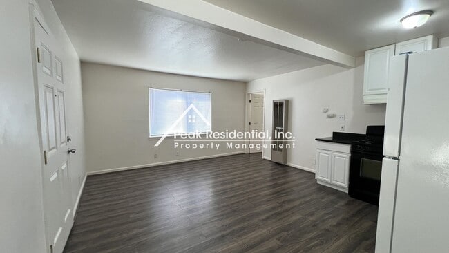 Building Photo - 53rdSt5640