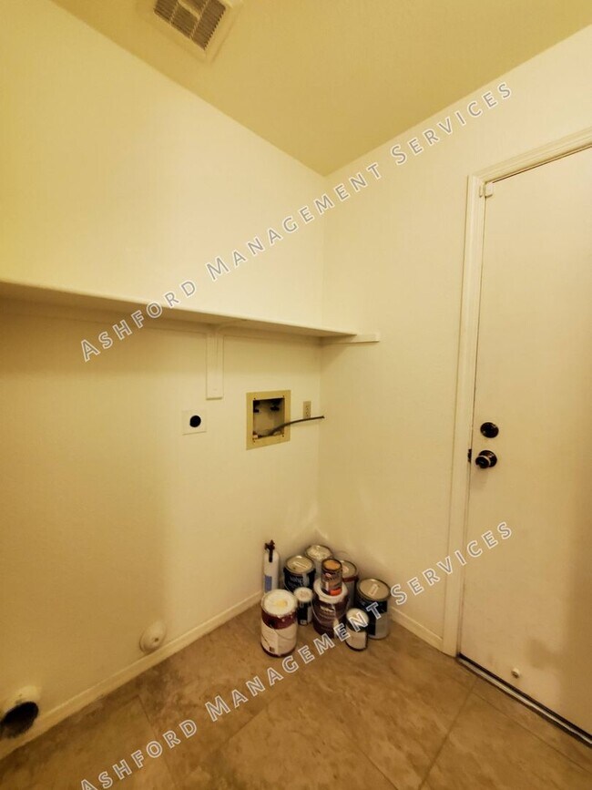Building Photo - 3 BEDROOM ON CULDESAC IN CHANDLER