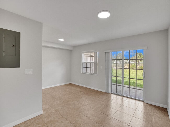 Building Photo - 8503 NW 35th Ct