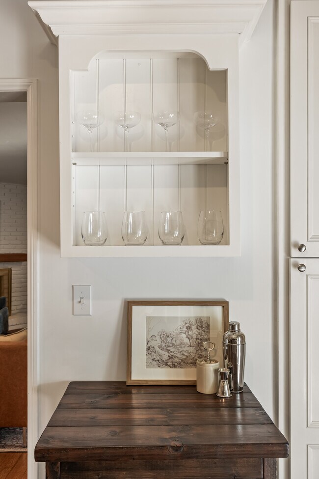 Building Photo - 2510 Santiago St