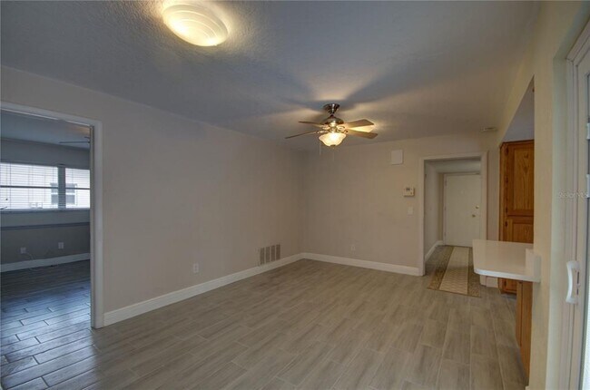 Building Photo - 904 Wellington Dr