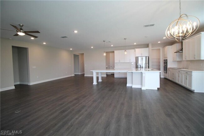 Building Photo - 2051 Grove Dr