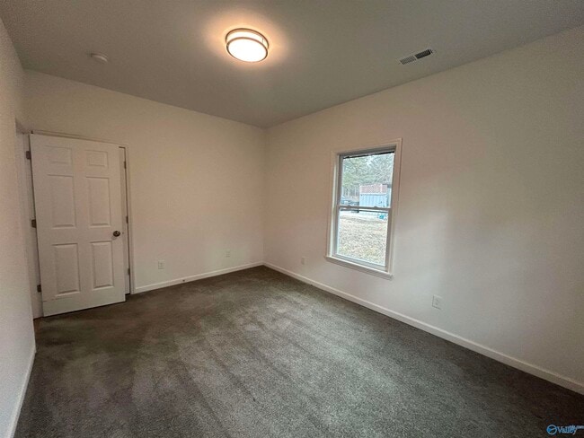 Building Photo - 614 Maple Rd