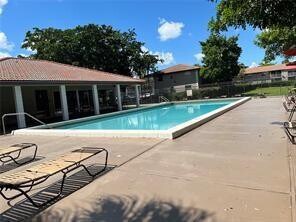 Building Photo - 8850 Royal Palm Blvd