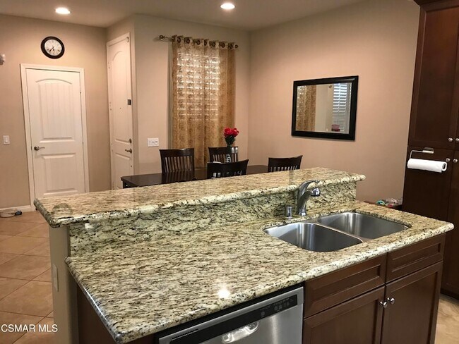 Building Photo - 1521 Silver Shadow Dr