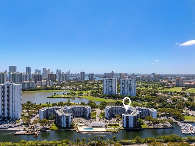 Building Photo - 3401 N Country Club Dr