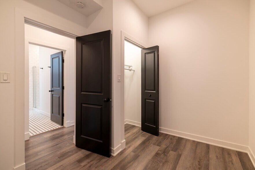 Building Photo - 905 S Miller St