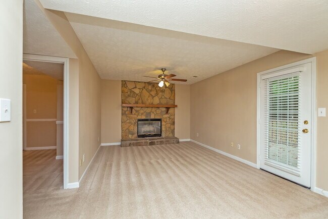 Building Photo - 5972 Nell Ln