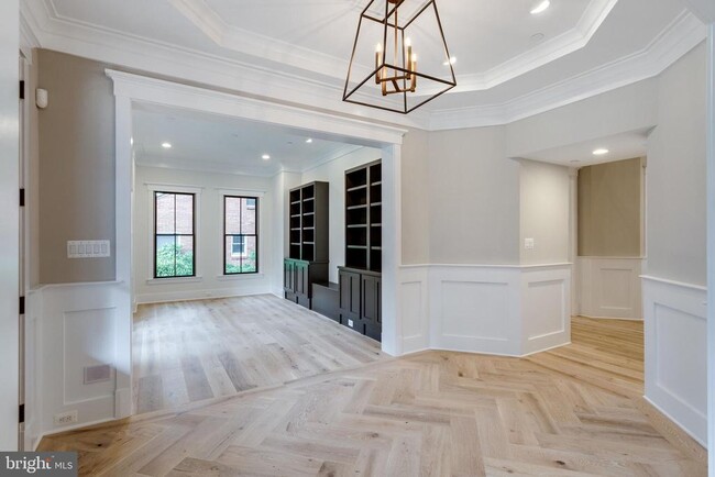 Building Photo - 5615 McLean Dr