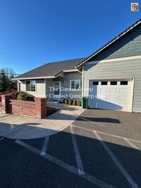 Building Photo - 15454 SE East Ave