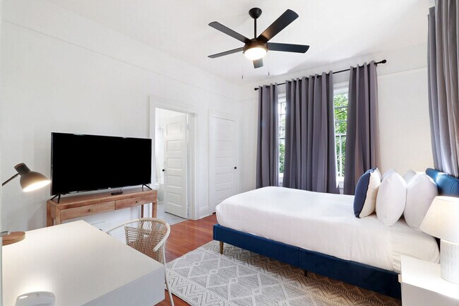 Building Photo - 4327 Canal St