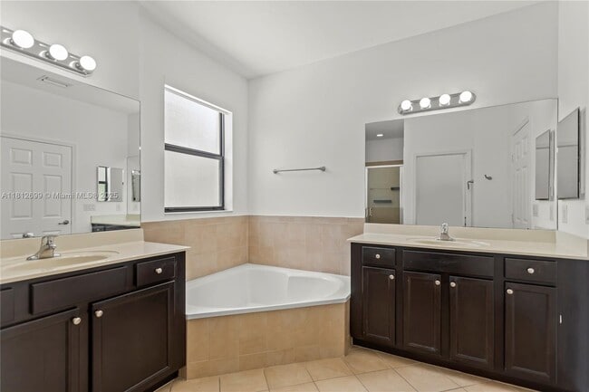 Building Photo - 3502 W 86th Terrace