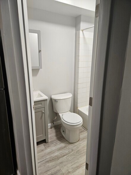 Bathroom - 3039 30th St SE