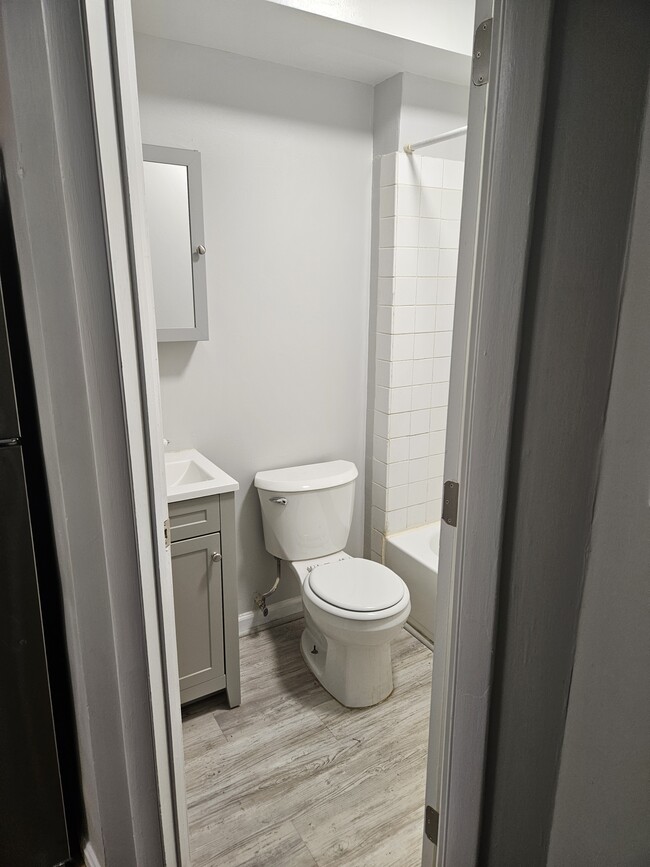 Bathroom - 3039 30th St SE
