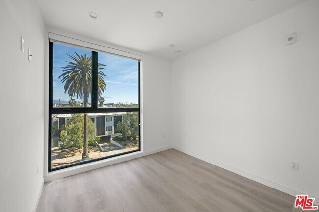 Building Photo - 3755 S Canfield Ave