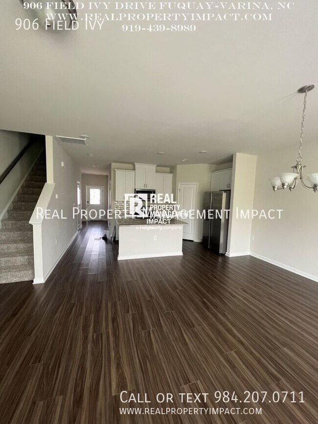 Building Photo - 906 Field Ivy Dr