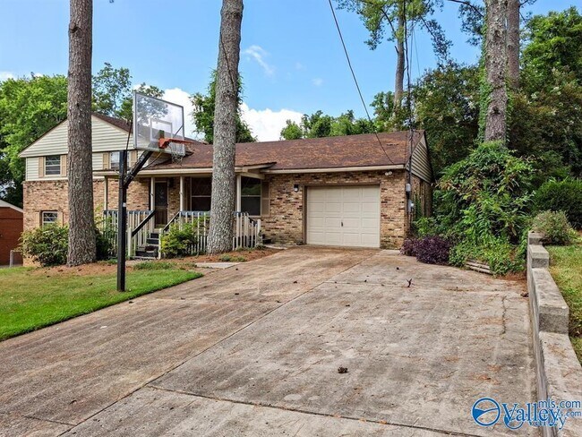 Primary Photo - 2603 Vinyard St NE