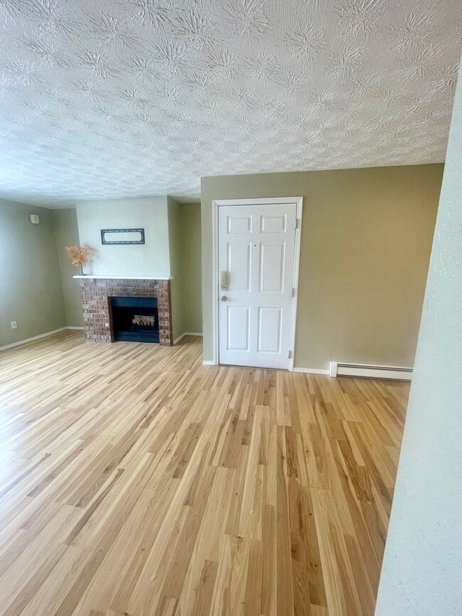 Building Photo - 329 E 14th Ave