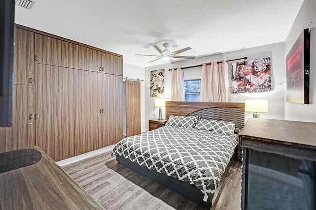 Building Photo - 2000 Jackson St