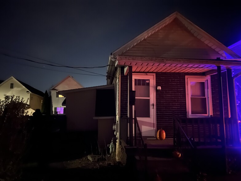 Front - 723 E Pine St