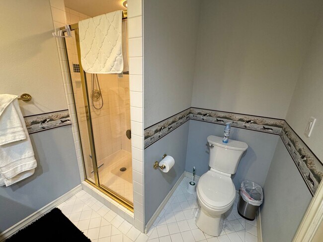 Building Photo - Fully Furnished ALL UTILITIES INCLUDED