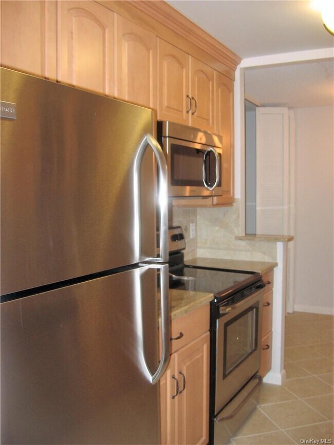 Building Photo - 300 High Point Dr