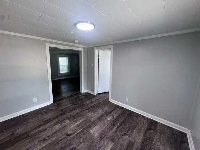 Building Photo - 407 Elm Ave NW