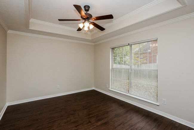 Building Photo - Beautifully updated 3 Bedroom Home