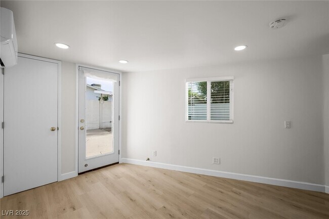 Building Photo - 4315 Ridgedale Ave