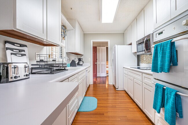 Building Photo - 10215 Melanie Dr SE