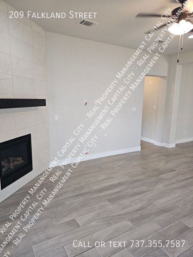 Building Photo - 209 Falkland St