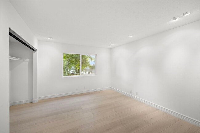 Building Photo - 31 Saint Tropez
