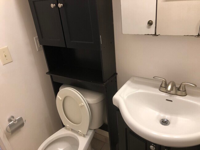 Building Photo - 1 Lake Ave