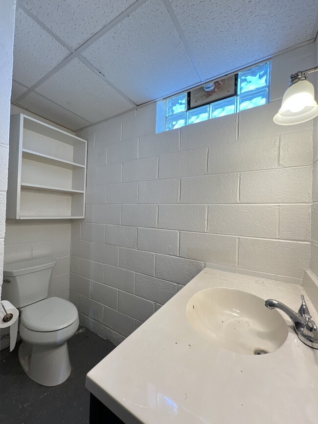 Building Photo - 3170 Asbury Rd