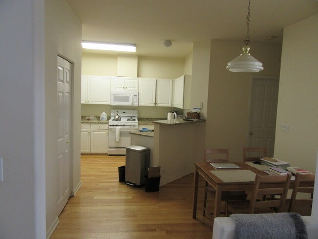 Building Photo - 440 E Thornhill Ln