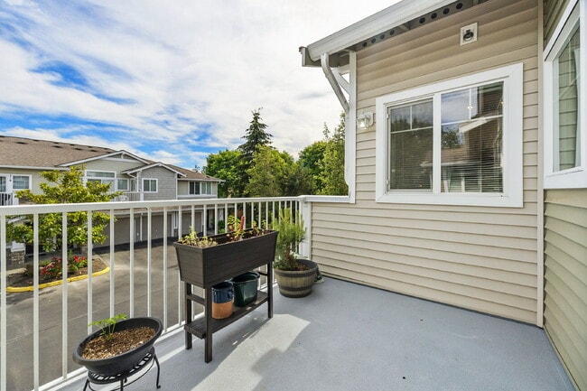 Building Photo - Cozy, modern, and will be READY TO MOVE-IN 8/1/2026.  Don't miss out on this beauty in Carrara of...
