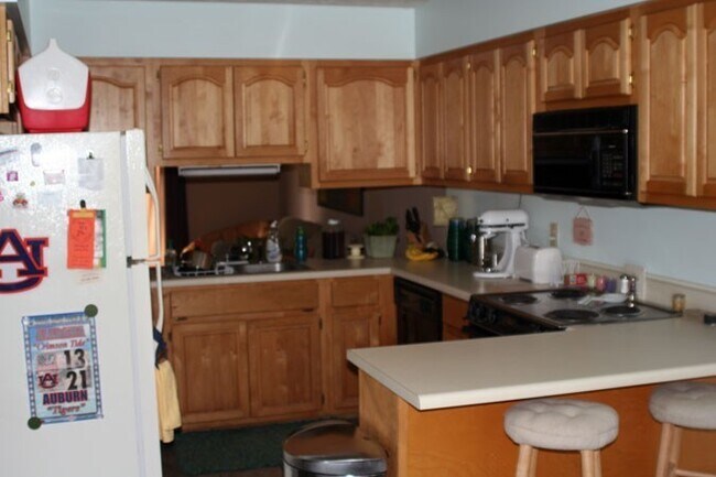 Building Photo - 1160 Northlake Dr