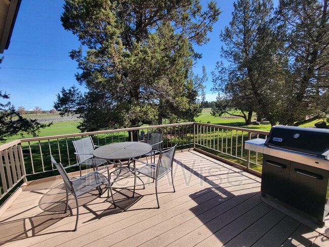 Building Photo - 6901 Robin Ct