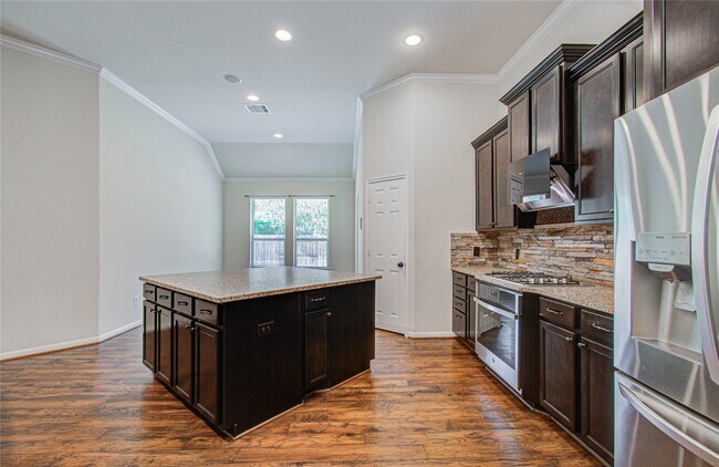 Building Photo - 28666 Pleasant Forest Dr