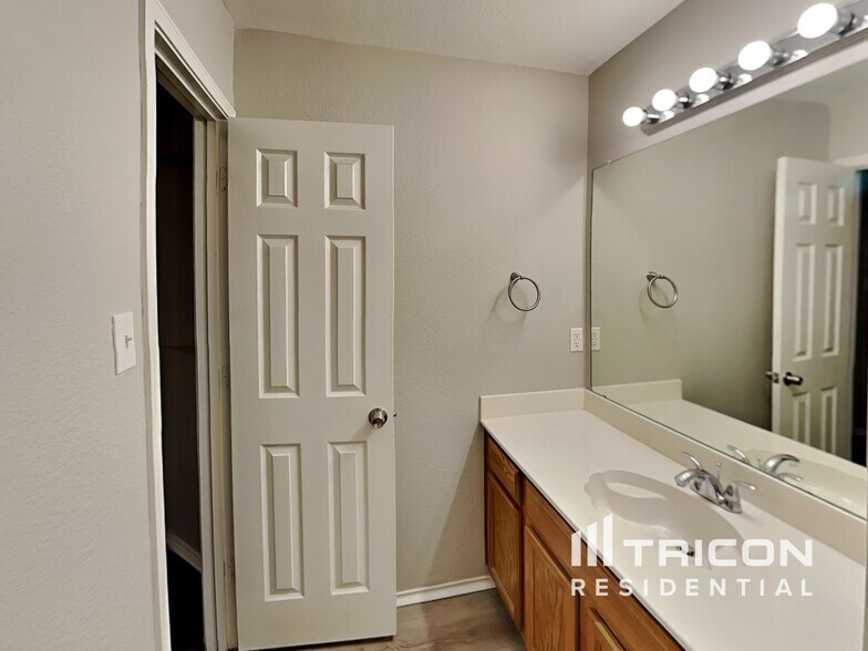 Building Photo - 102 Chesterfield Cir